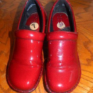 Born Glossy Red Shoe - size 7